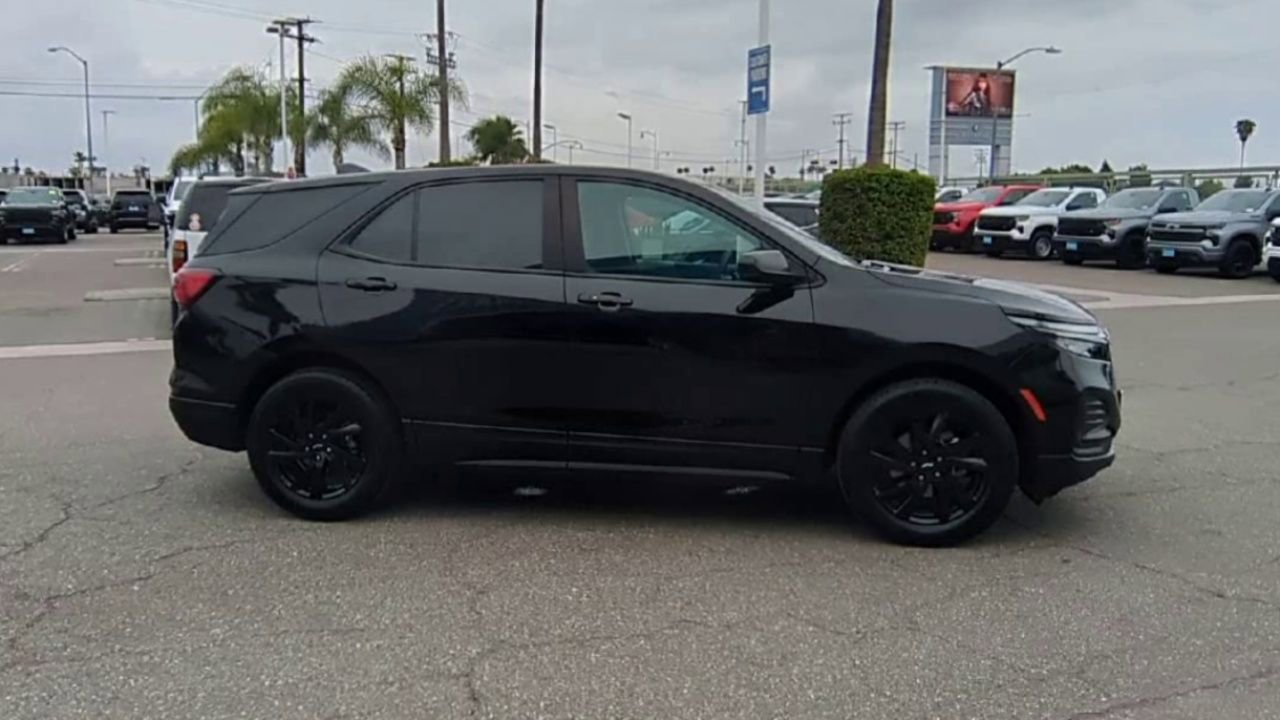 Certified 2024 Chevrolet Equinox LS w/ Midnight Edition image 9