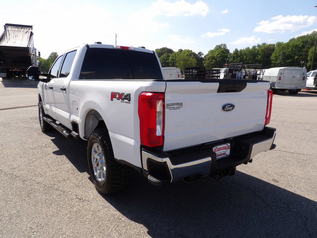 Used 2024 Ford F250 XLT w/ FX4 Off-Road Package AWD/4WD image 5