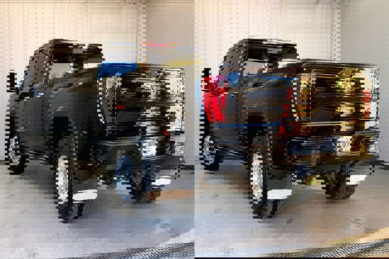 Used 2024 GMC Sierra 3500 Denali Ultimate image 10