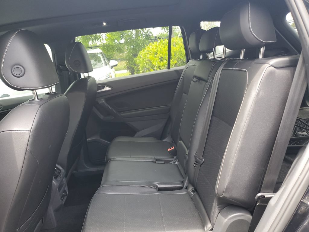 Used 2021 Volkswagen Tiguan SE R-Line FWD image 9
