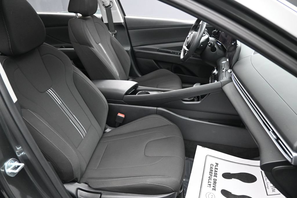 Used 2025 Hyundai Elantra SEL FWD image 28
