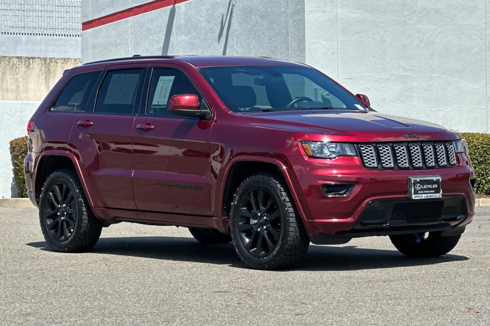Used 2018 Jeep Grand Cherokee Altitude AWD/4WD image 5