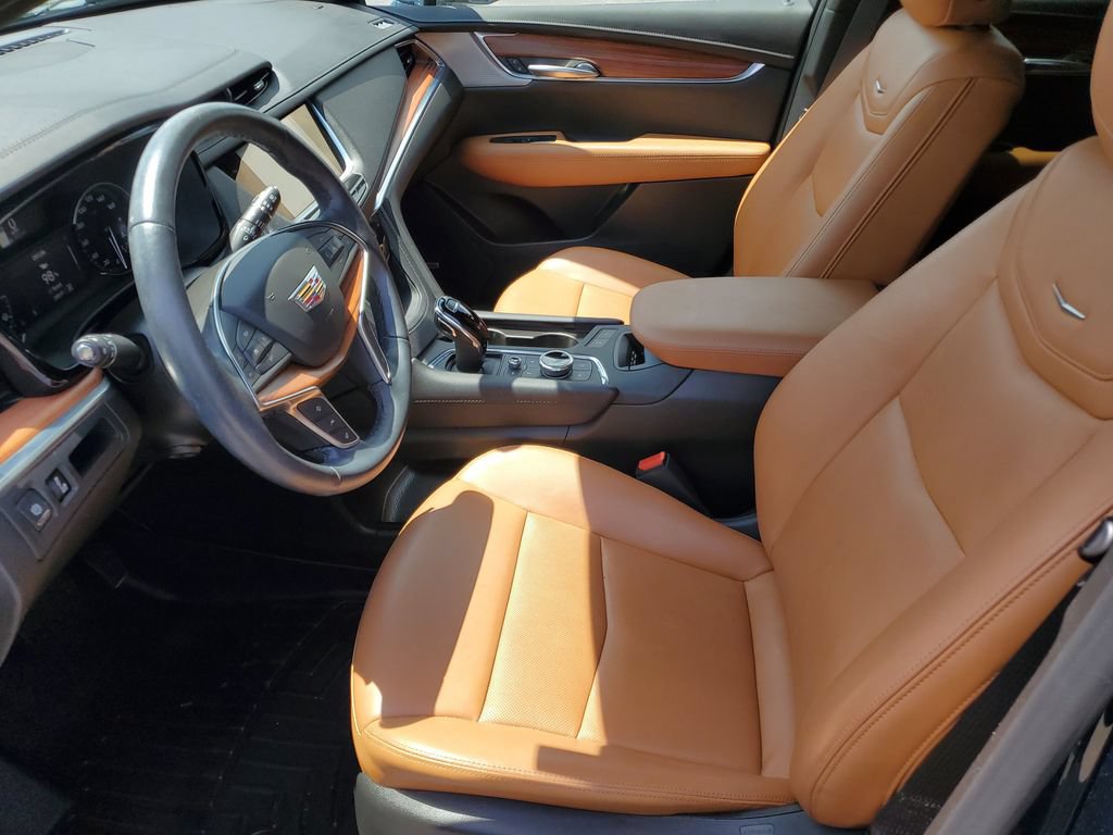 Certified 2024 Cadillac XT5 Premium Luxury w/ LPO, Floor Liner Package AWD/4WD image 5