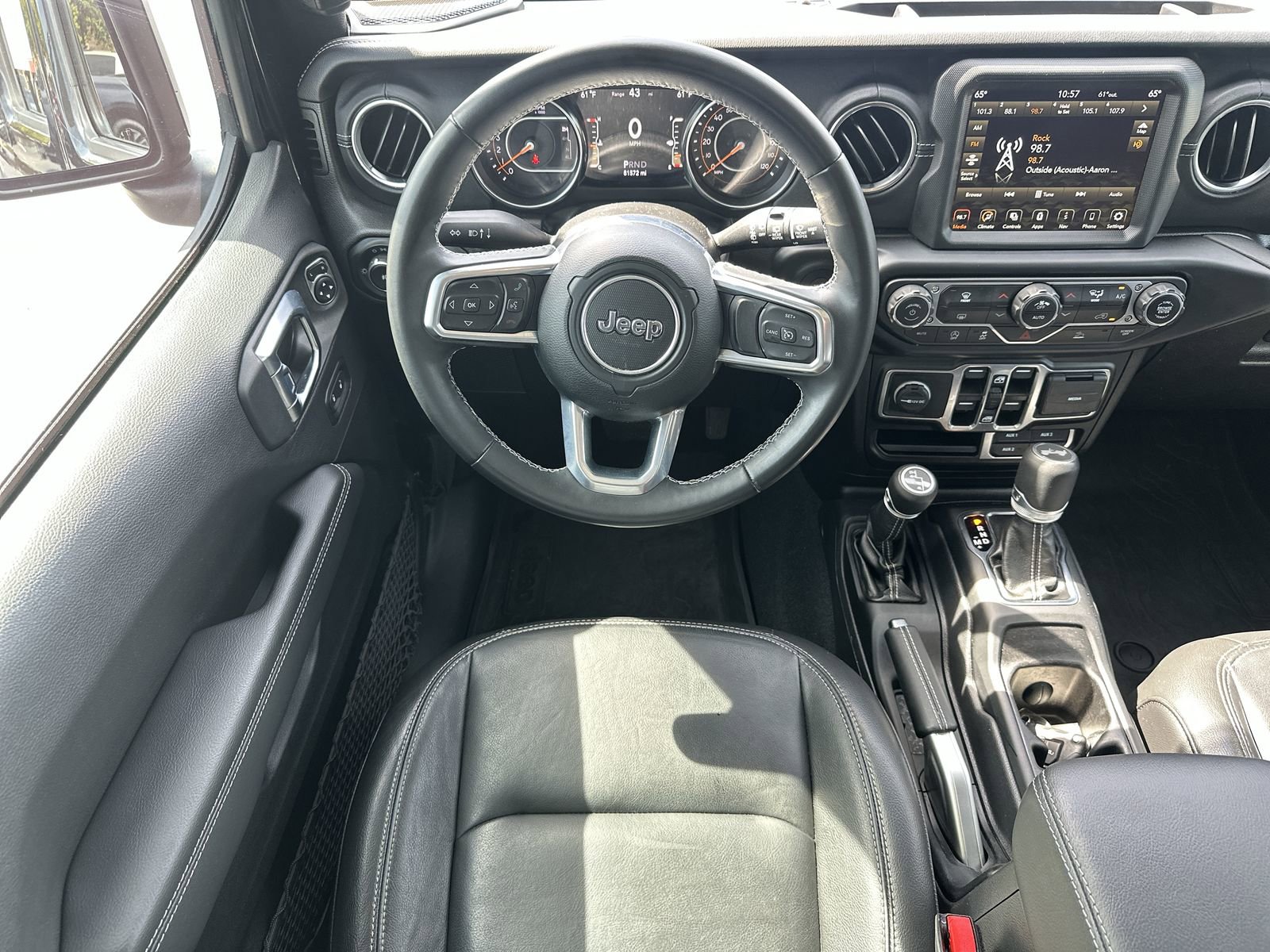 Used 2022 Jeep Wrangler Unlimited Sahara AWD/4WD image 17