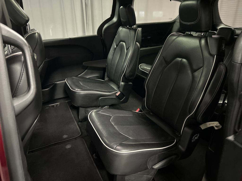 Used 2019 Chrysler Pacifica Limited w/ S Appearance Package FWD image 23