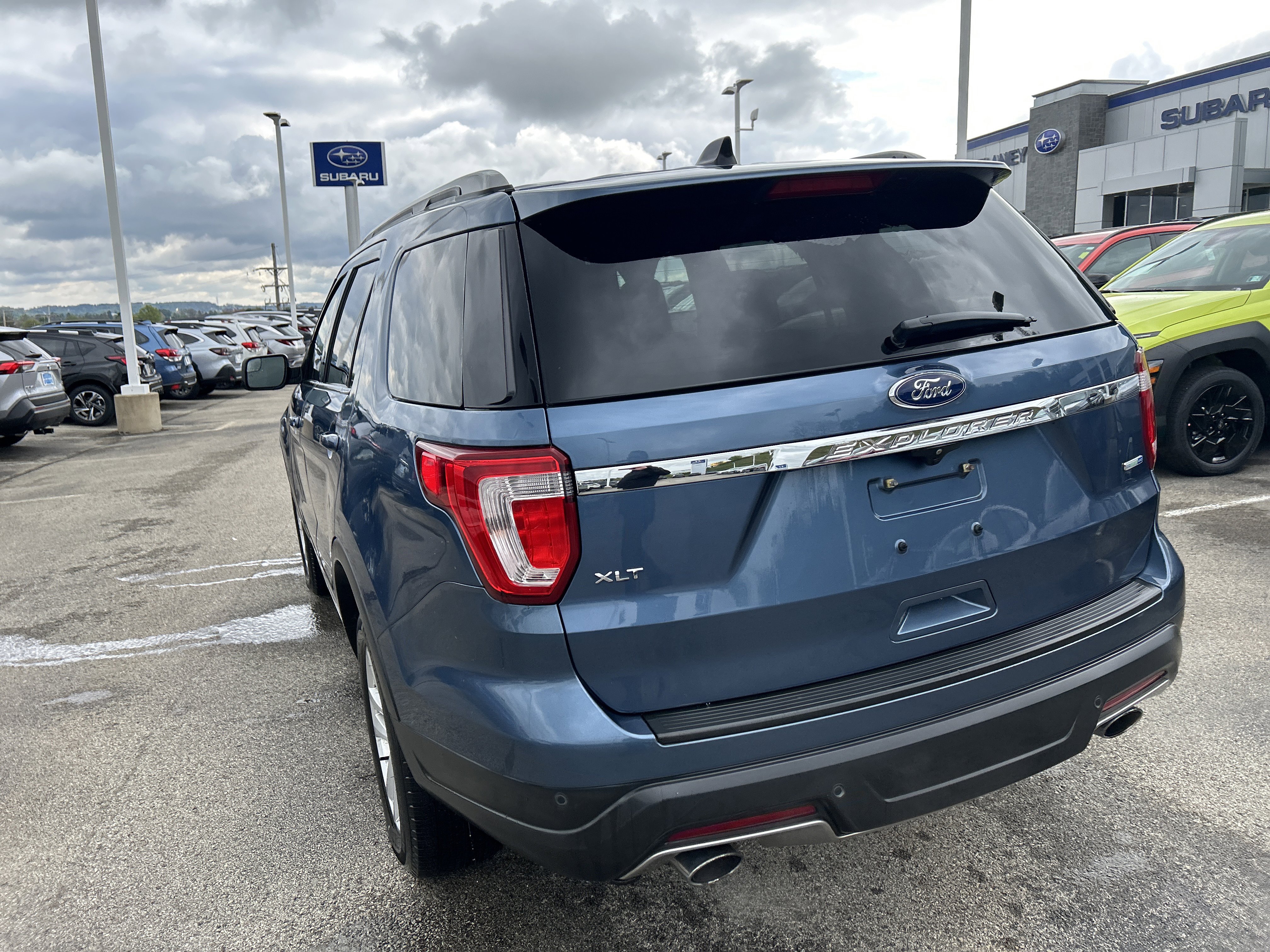 Used 2018 Ford Explorer XLT AWD/4WD image 11
