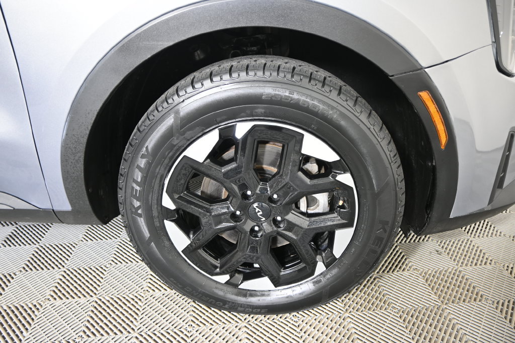 Used 2025 Kia Sorento S FWD image 11