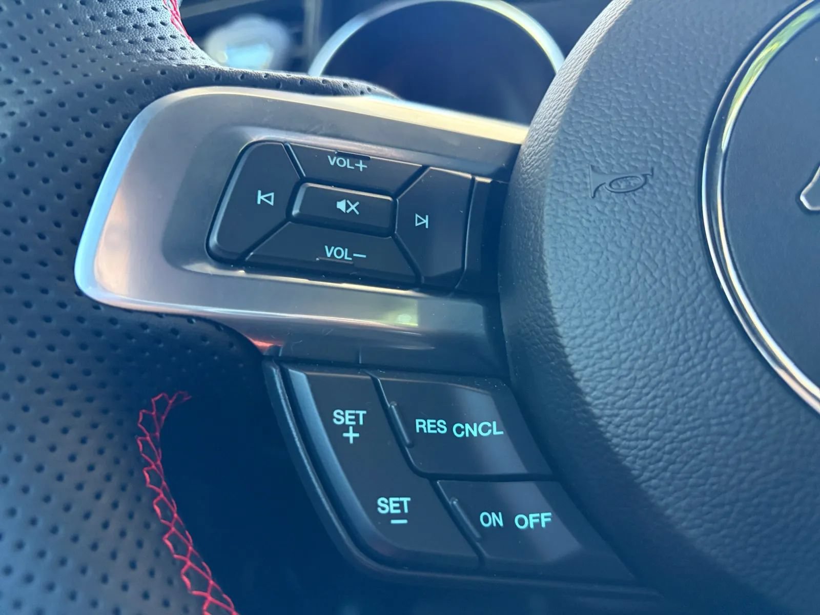 Used 2020 Ford Mustang Coupe RWD image 28