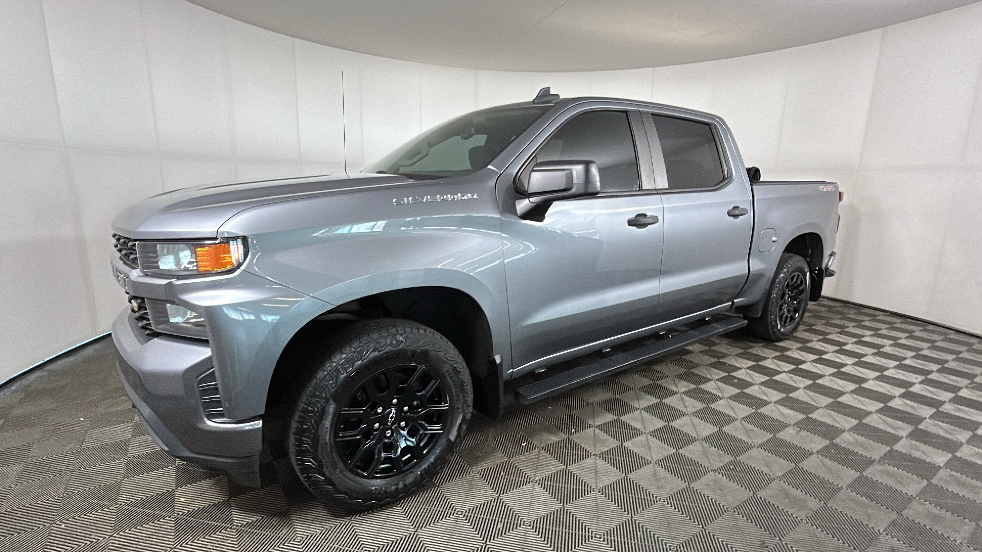 Used 2020 Chevrolet Silverado 1500 Custom w/ Custom Value Package AWD/4WD image 8