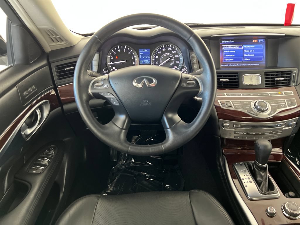 Used 2017 INFINITI Q70 3.7 RWD image 15