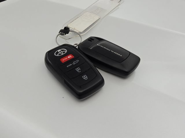 Certified 2025 Toyota Highlander Limited AWD/4WD image 36