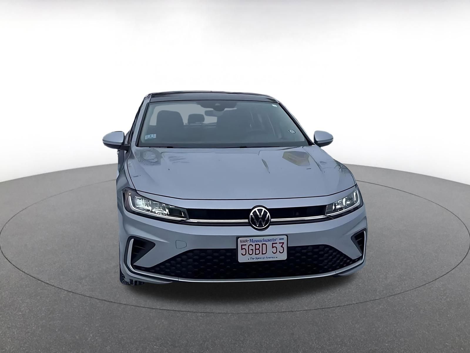 Used 2025 Volkswagen Jetta SE image 4