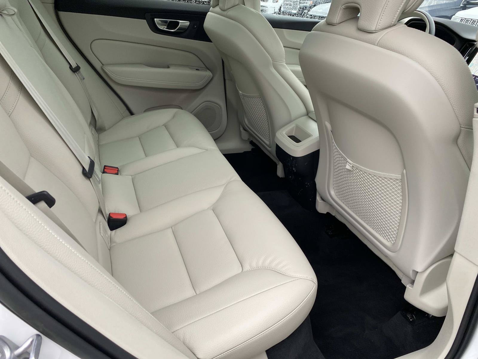 Used 2023 Volvo XC60 B5 Plus AWD/4WD image 24