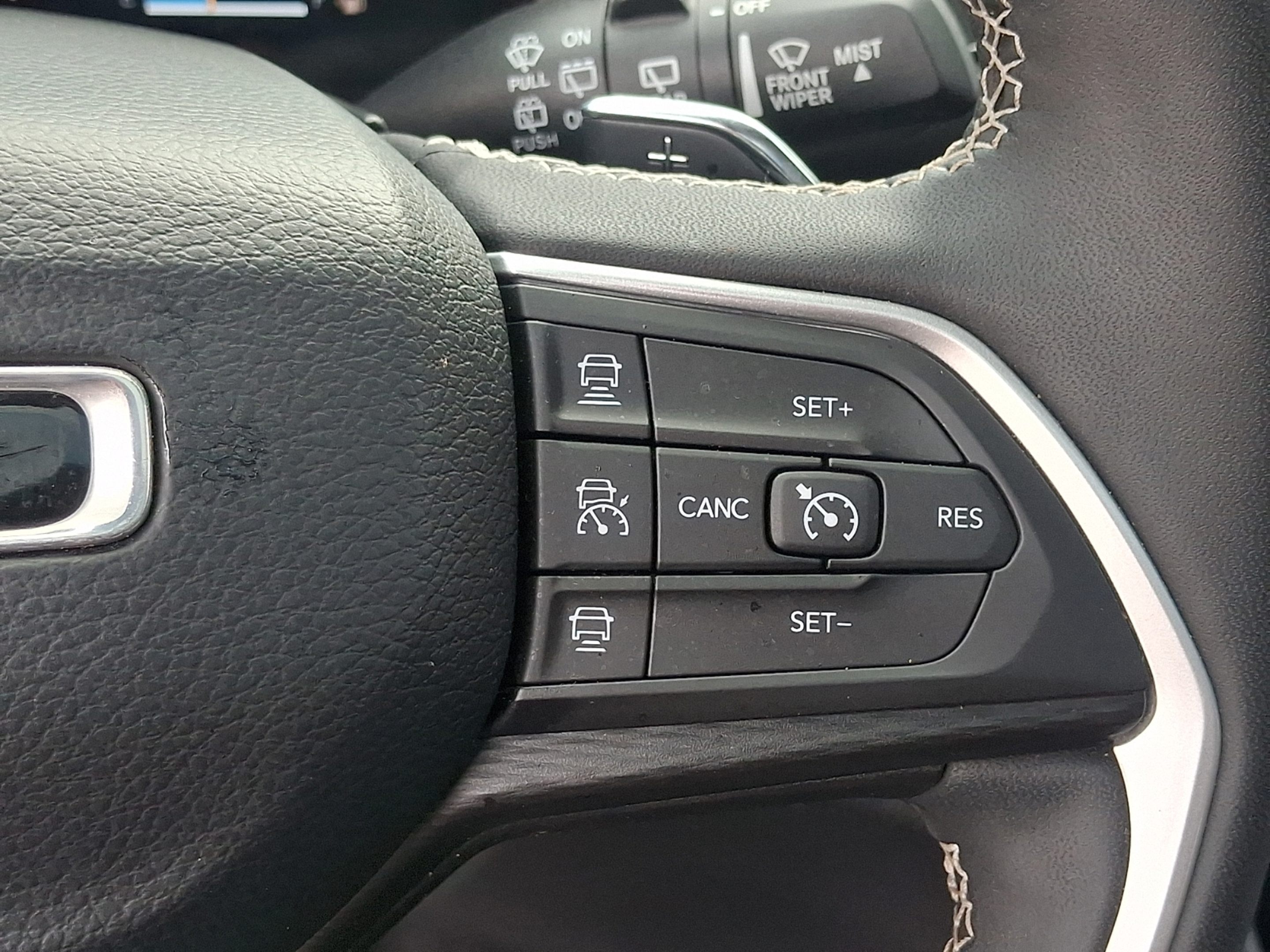 Used 2023 Jeep Grand Cherokee Altitude AWD/4WD image 23