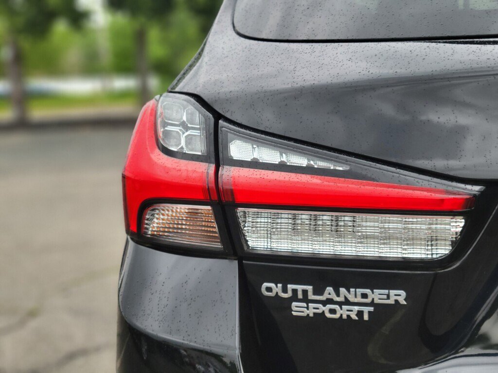 Used 2022 Mitsubishi Outlander Sport ES image 9