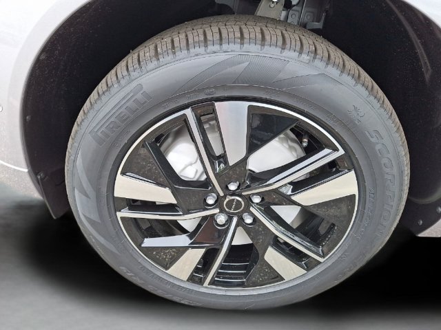 New 2026 Volvo XC60 B5 Plus w/ Protection Package Premier AWD/4WD image 4