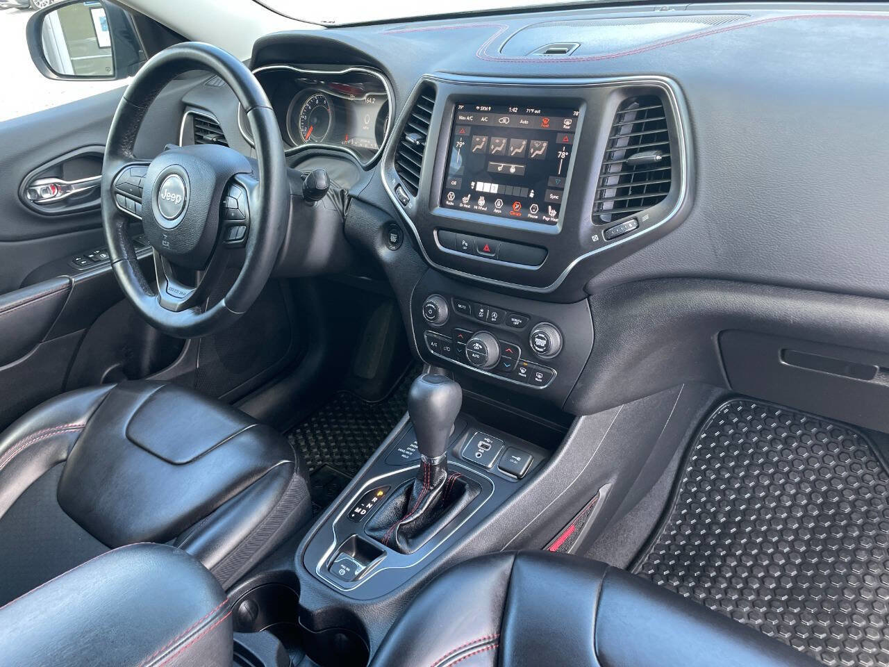 Used 2019 Jeep Cherokee Trailhawk w/ Cold Weather Group image 13