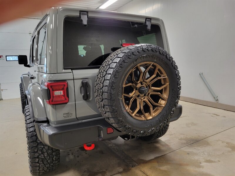 Used 2022 Jeep Wrangler Unlimited Sahara w/ LED Lighting Group AWD/4WD image 7