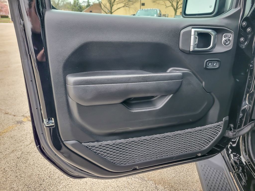 Used 2023 Jeep Gladiator Sport image 17