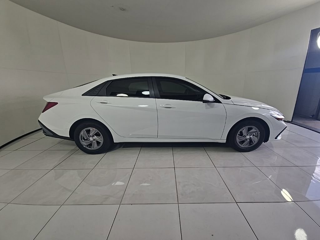 New 2026 Hyundai Elantra SE FWD image 4