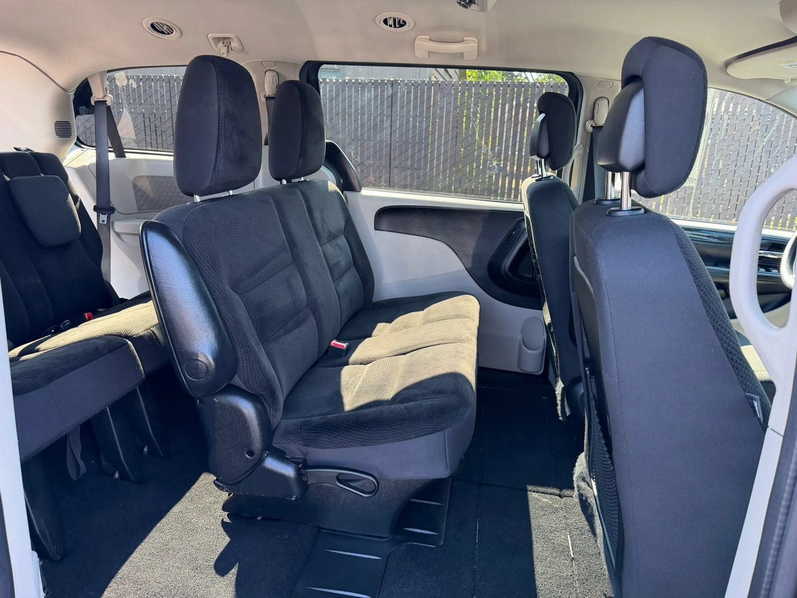 Used 2018 Dodge Grand Caravan SE FWD image 13