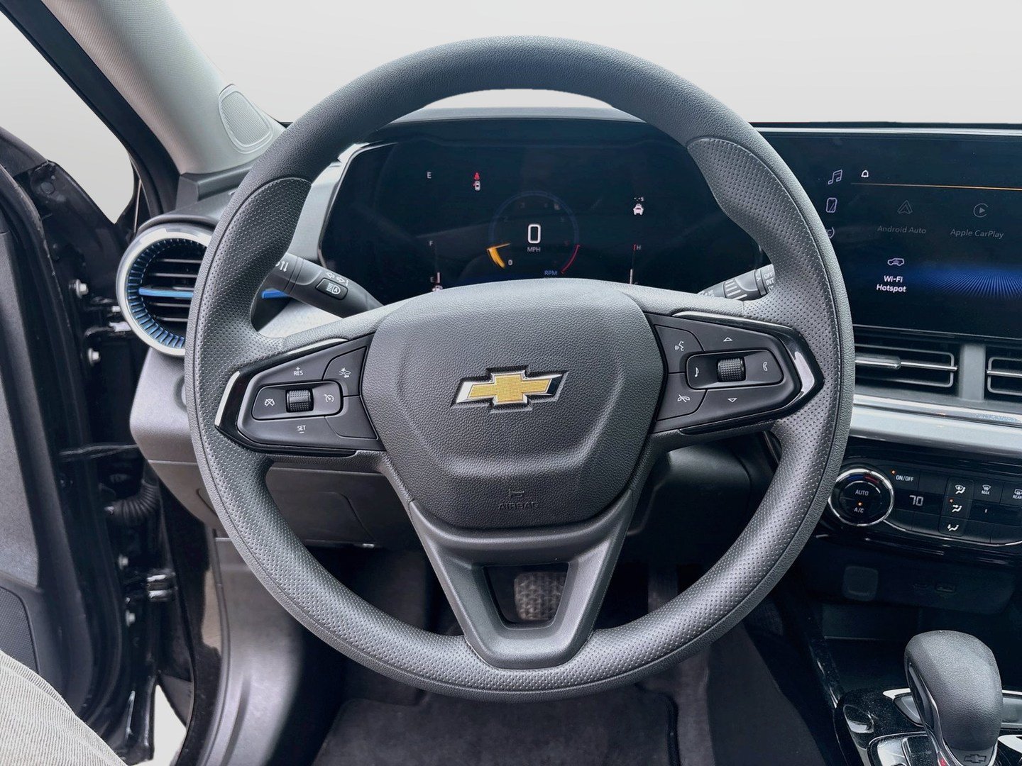 Used 2026 Chevrolet Trax LT FWD image 11