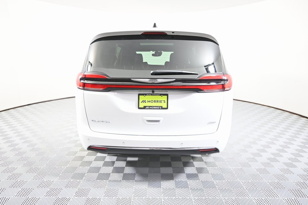 New 2026 Chrysler Pacifica Select image 5