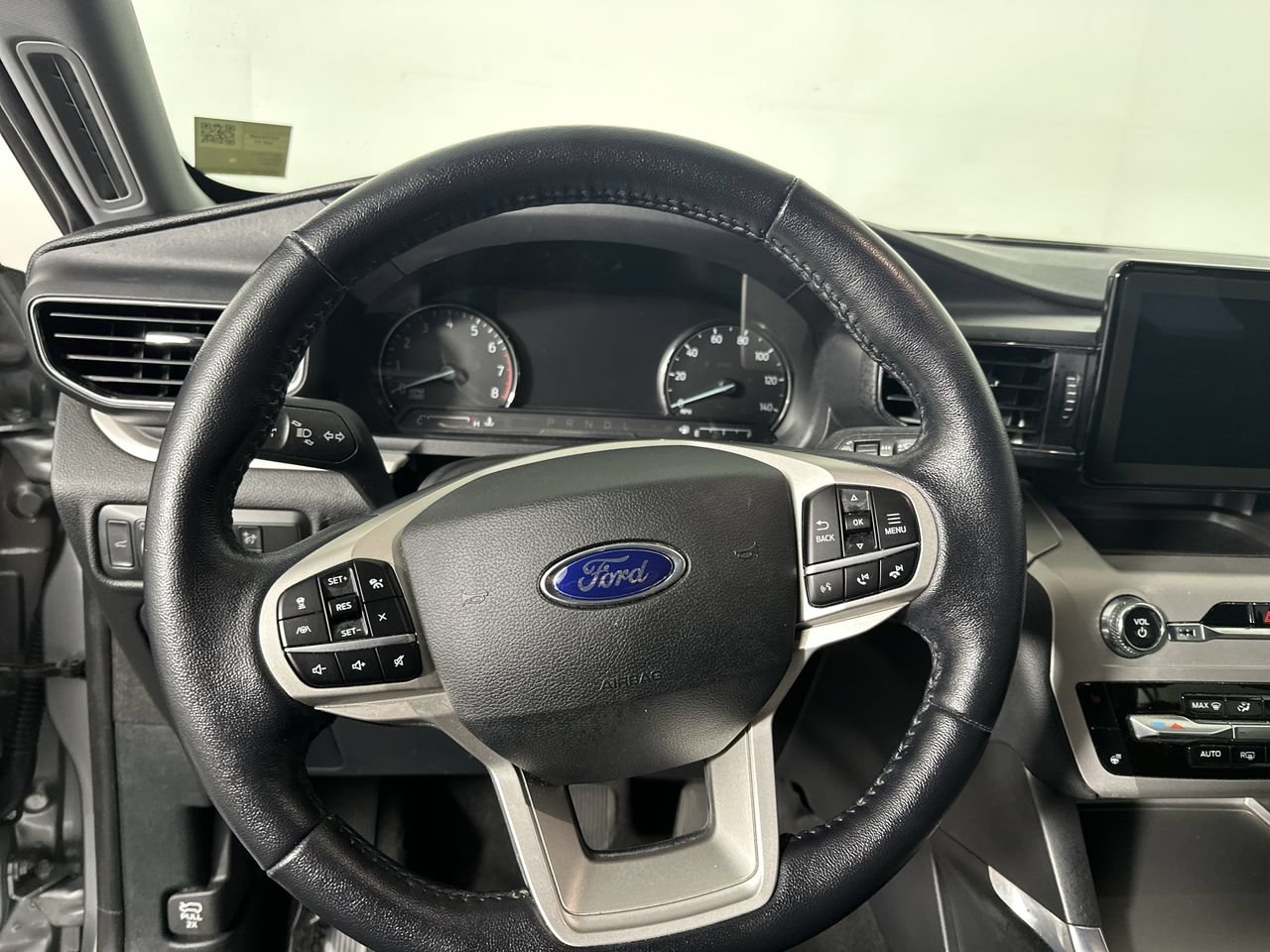 Used 2021 Ford Explorer XLT w/ Equipment Group 202A AWD/4WD image 5