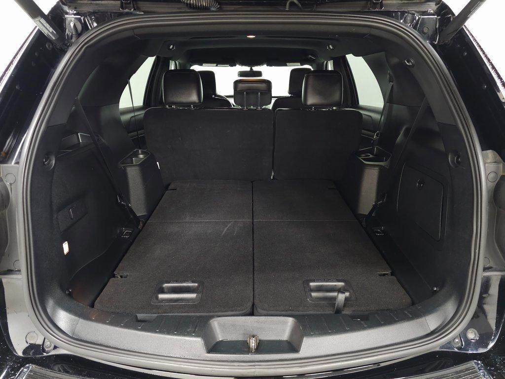 Used 2018 Ford Explorer XLT w/ Equipment Group 202A image 8