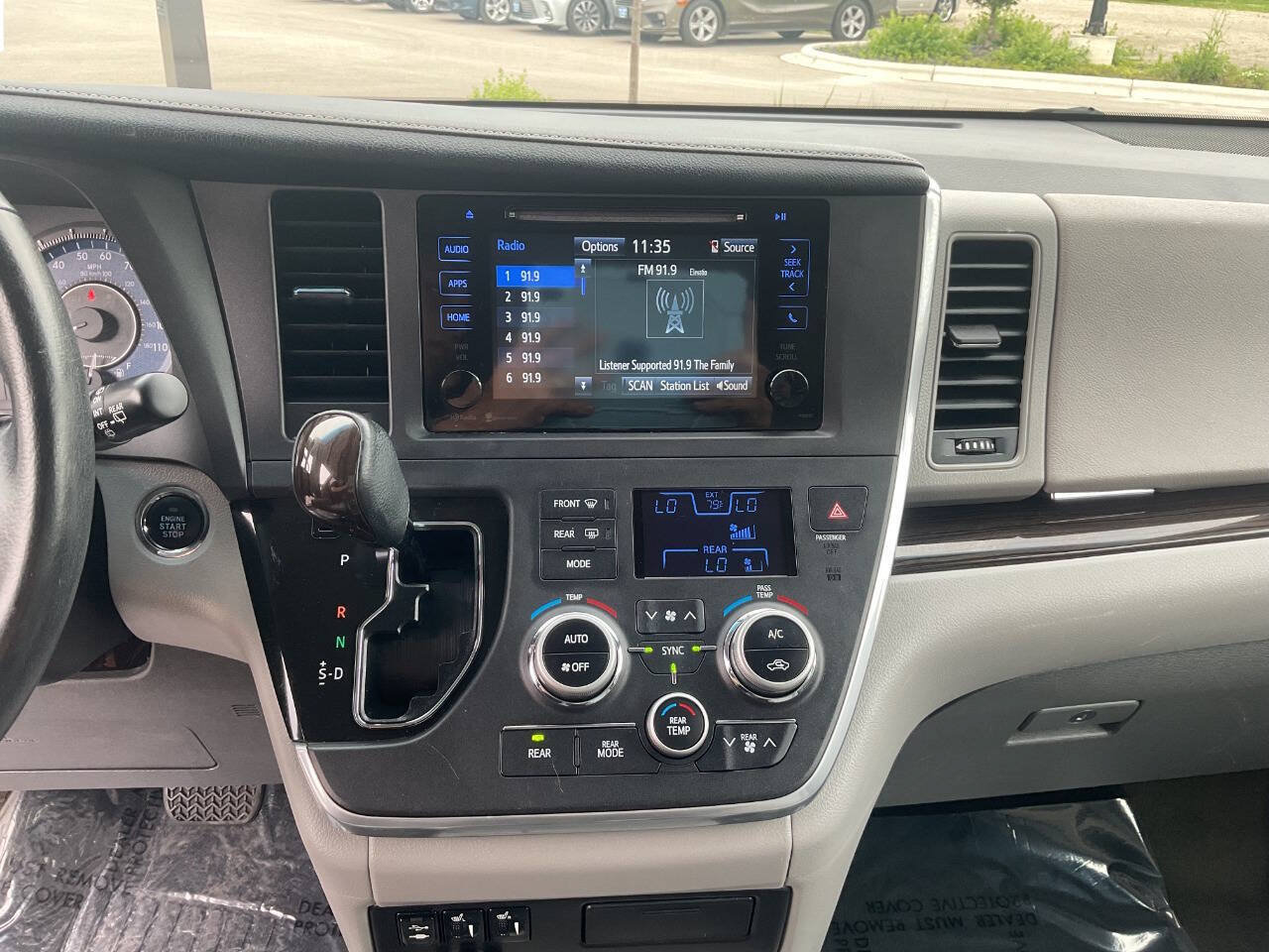 Used 2015 Toyota Sienna XLE FWD image 19