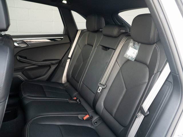 Certified 2025 Porsche Macan S image 18