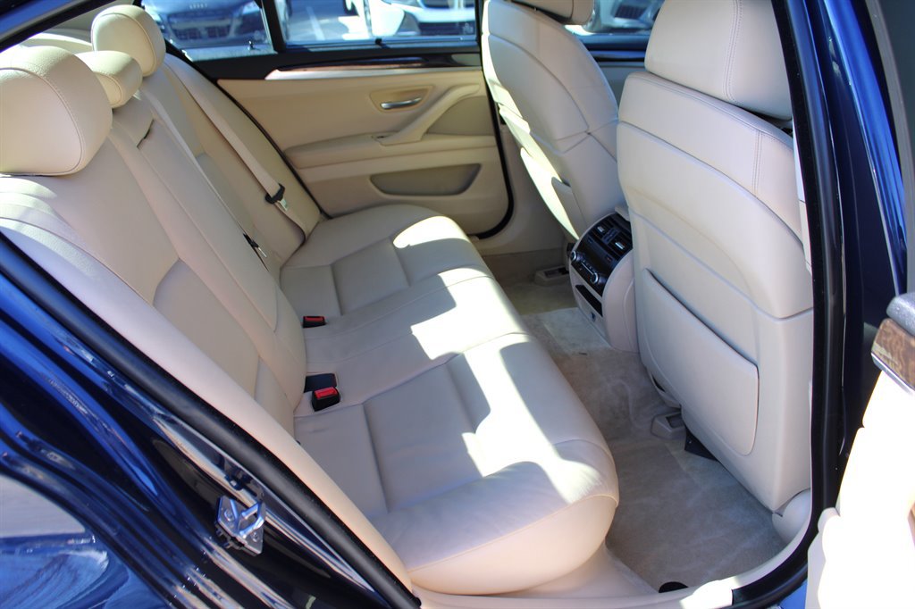 Used 2011 BMW 550i Sedan RWD image 19