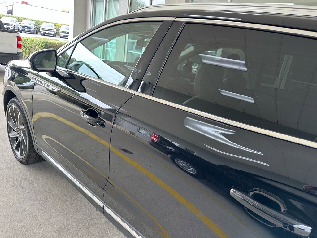 Used 2022 Lincoln Nautilus Reserve w/ Equipment Group 202A image 13