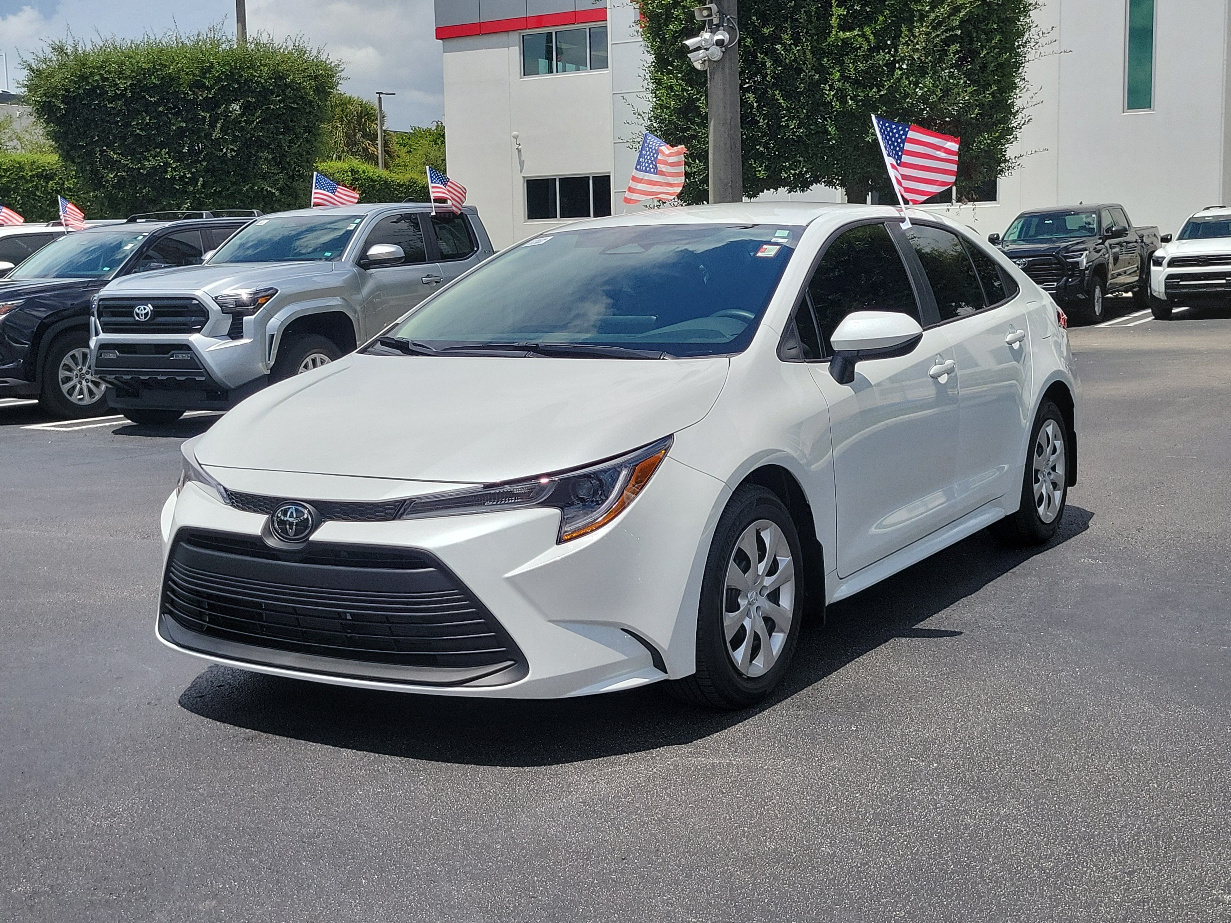 Used 2026 Toyota Corolla LE FWD image 5