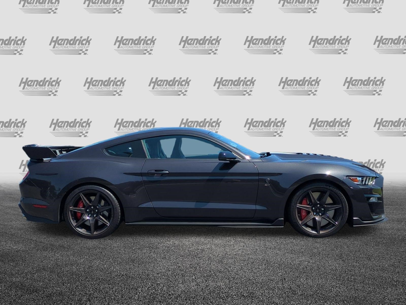 Used 2022 Ford Mustang Shelby GT500 w/ Carbon Fiber Track Pack RWD image 11