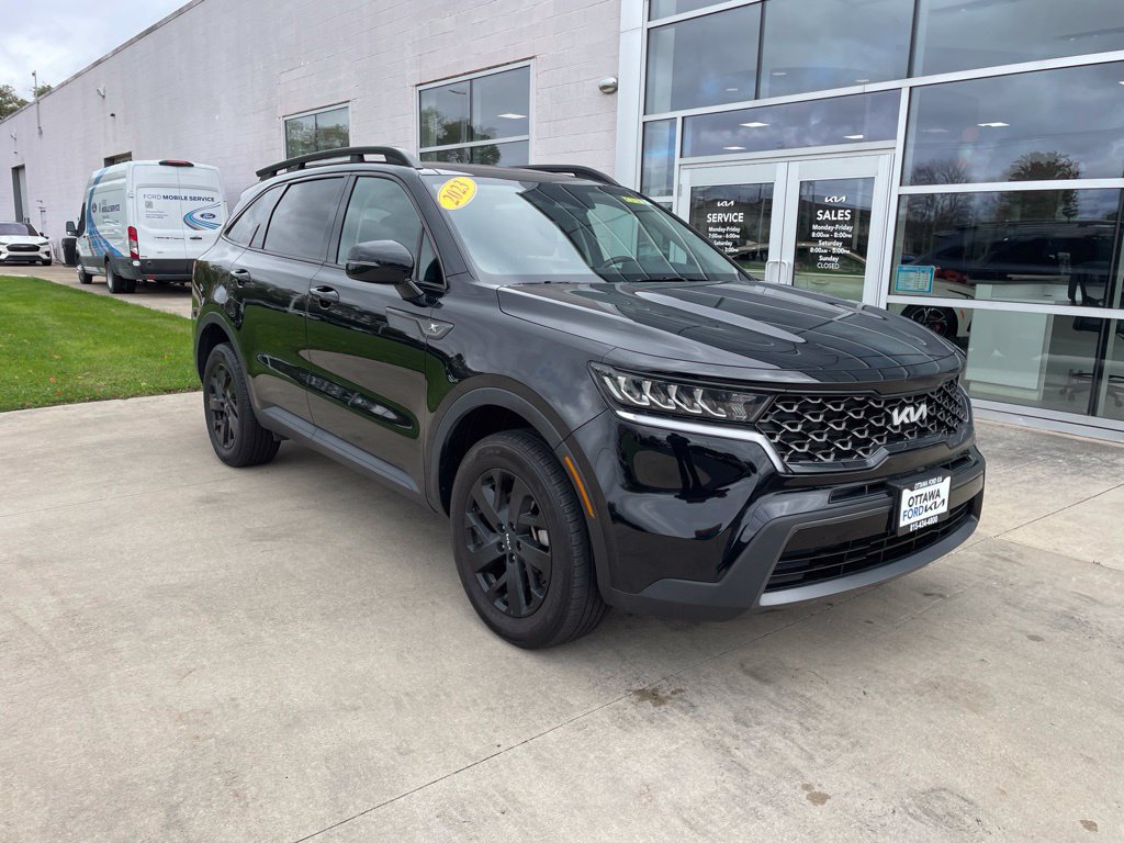 Used 2023 Kia Sorento S w/ Panoramic Sunroof Package