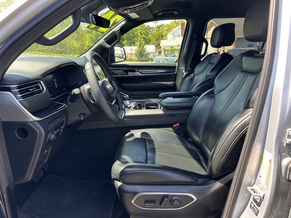 Used 2024 Jeep Wagoneer L 4WD image 13