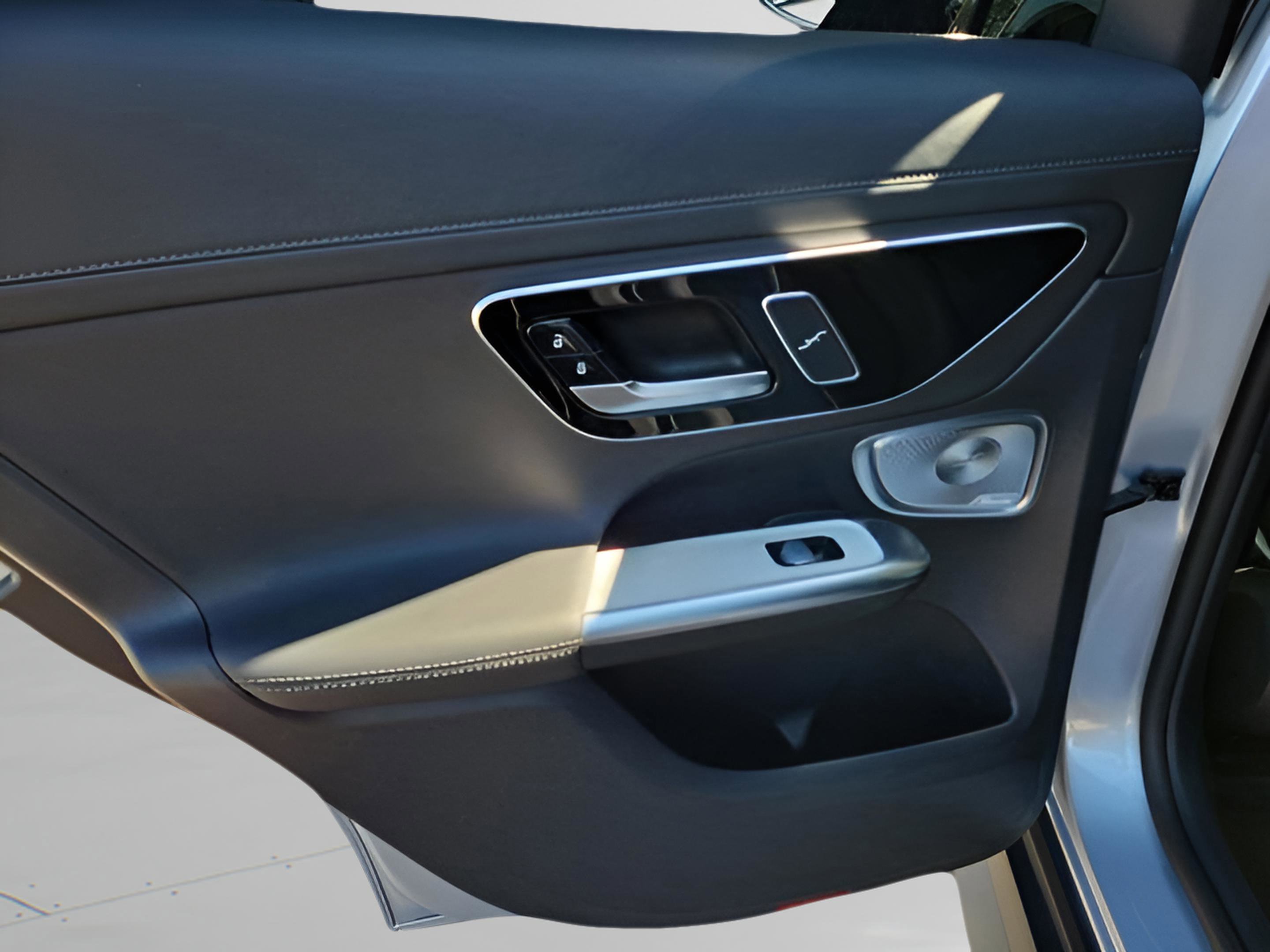 Used 2023 Mercedes-Benz GLC 300 image 29