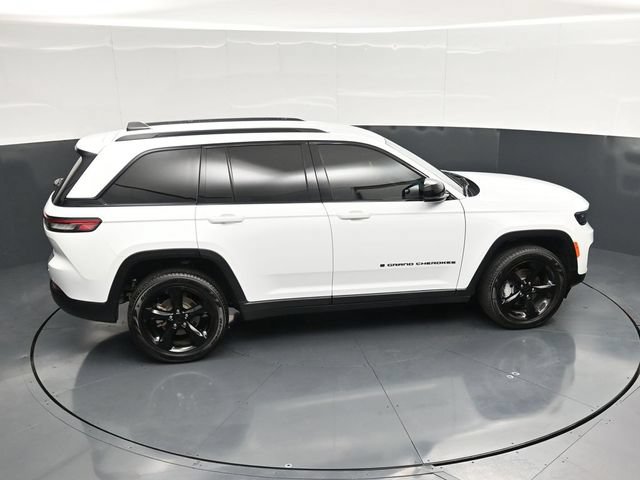 Used 2025 Jeep Grand Cherokee Limited w/ Black Appearance Package AWD/4WD image 53