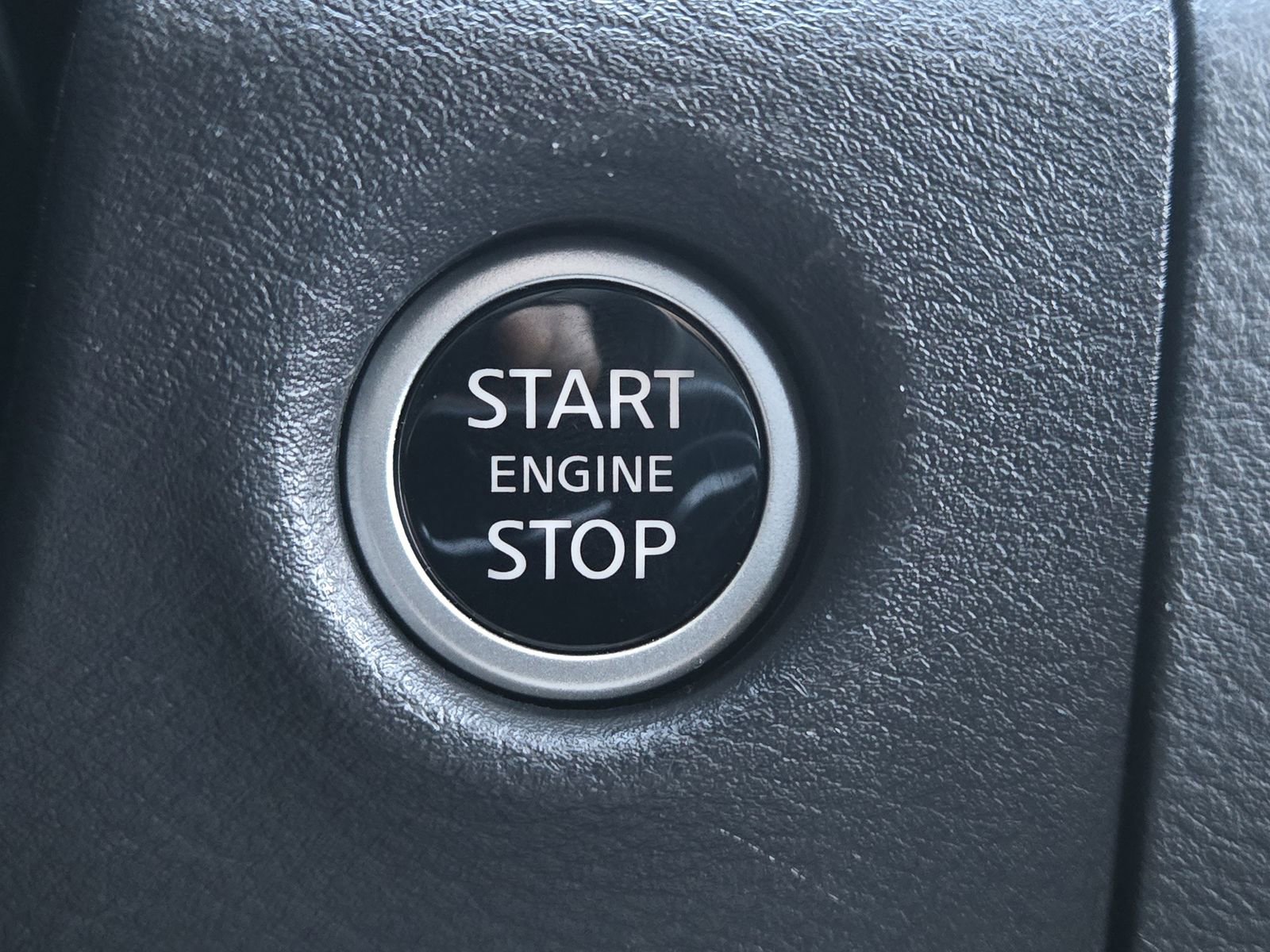 Used 2025 Nissan Frontier PRO-4X image 24