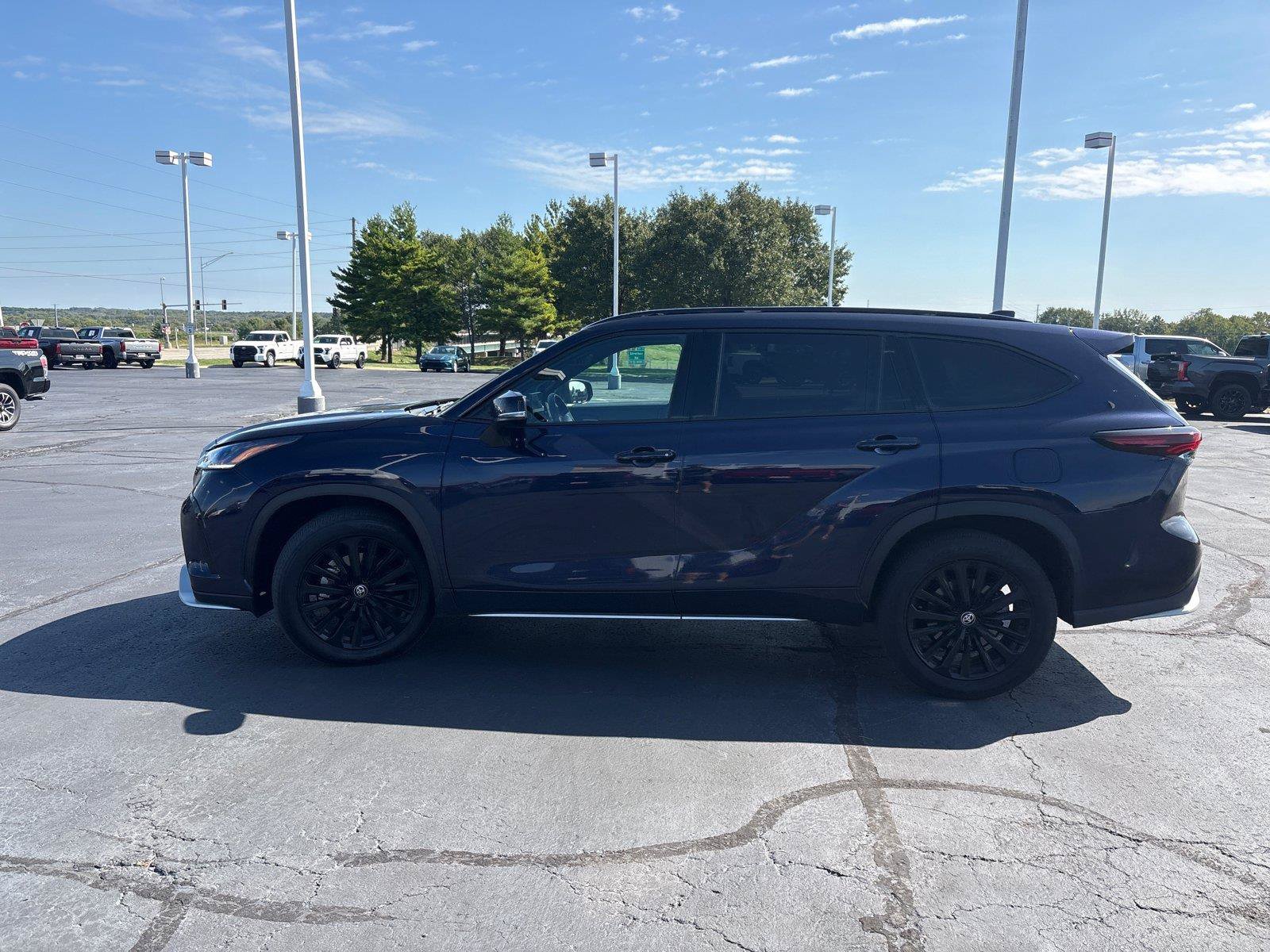 Used 2026 Toyota Highlander XSE AWD/4WD image 6