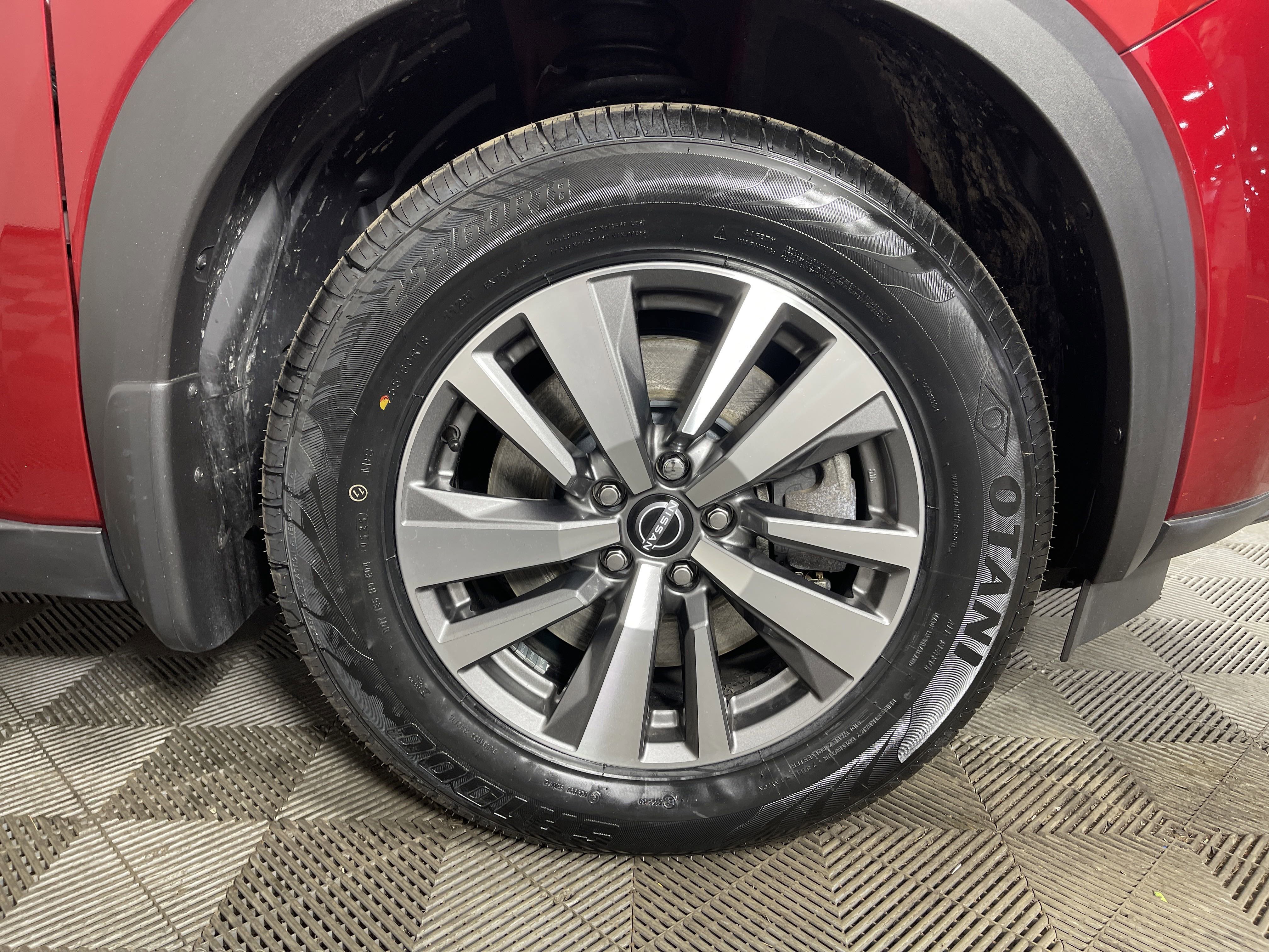 Used 2023 Nissan Pathfinder SL w/ Black Appearance Package image 6