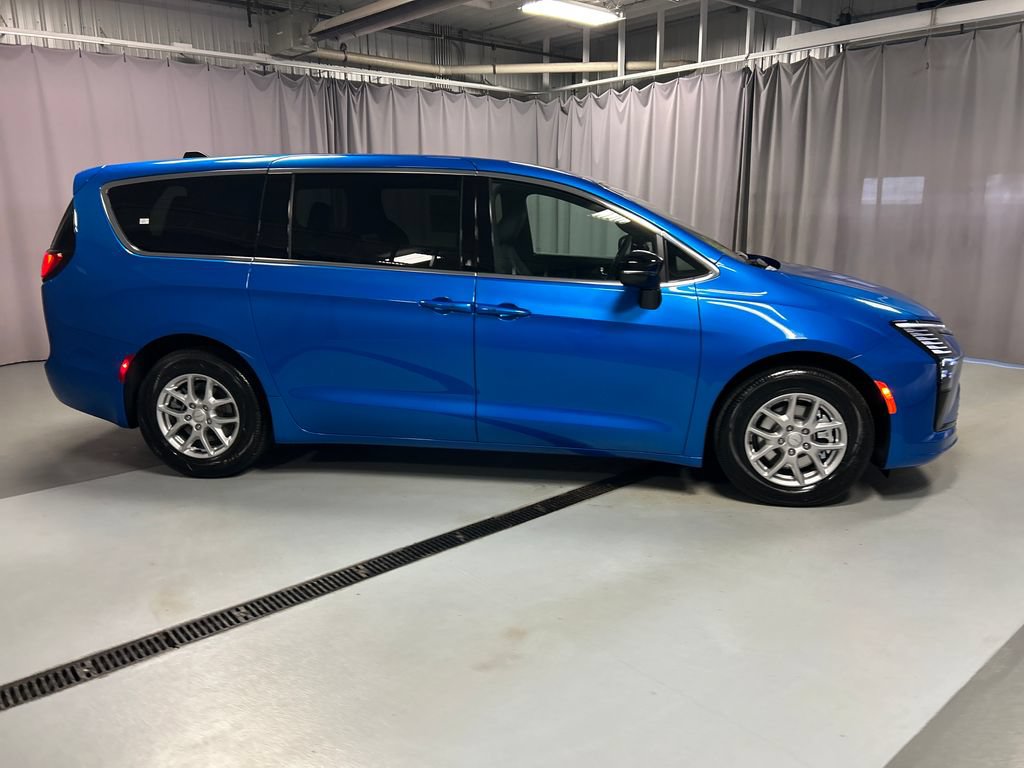 New 2027 Chrysler Pacifica Select w/ Family Tech Group FWD image 8