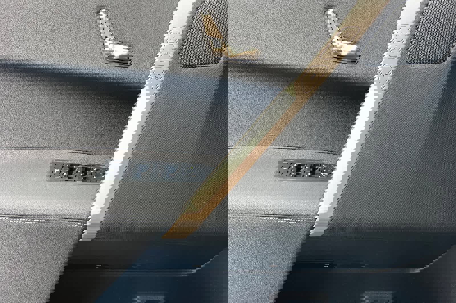 Used 2023 BMW iX xDrive50 w/ Sport Package image 13