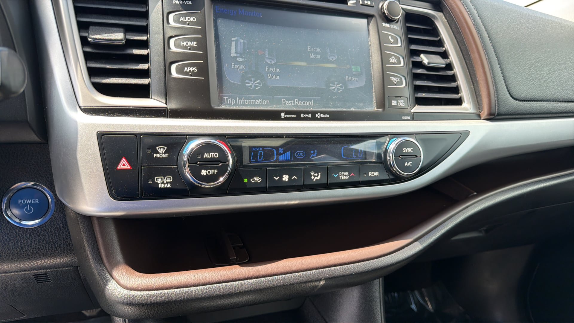Used 2019 Toyota Highlander XLE AWD/4WD image 26