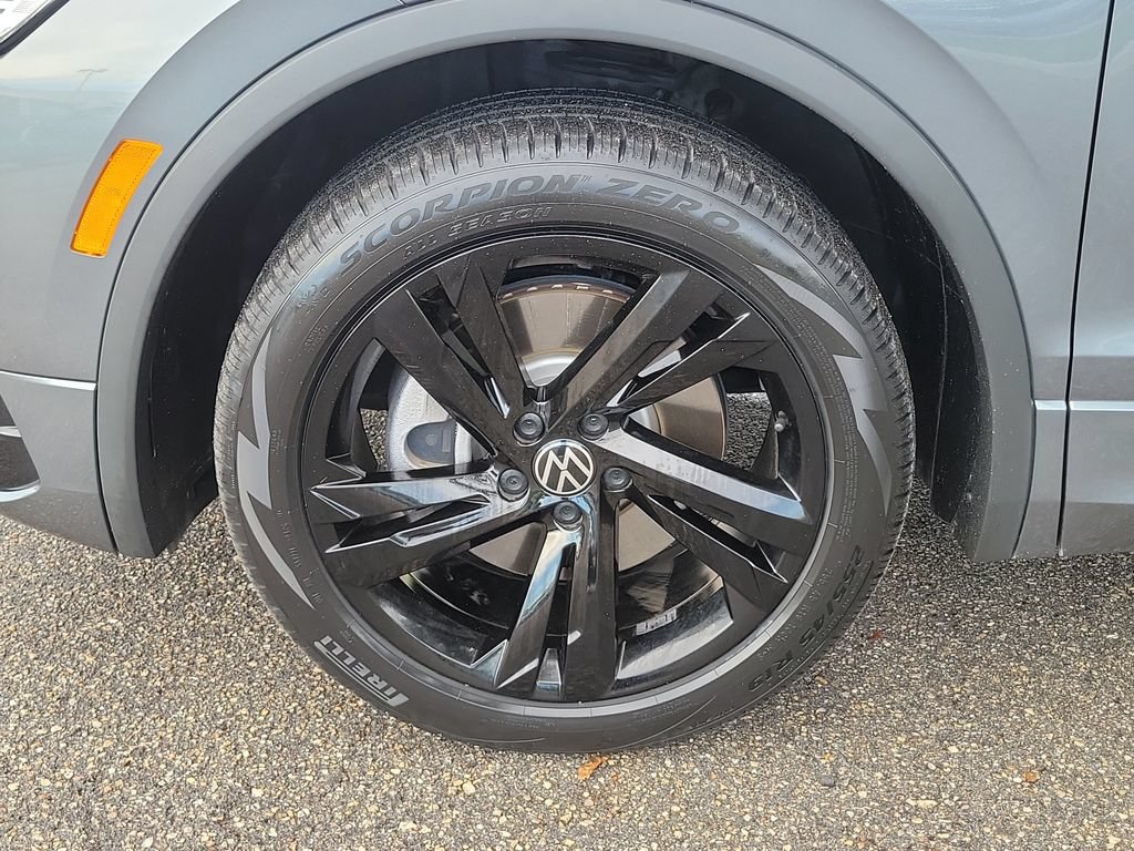 Certified 2023 Volkswagen Tiguan SE R-Line FWD image 12