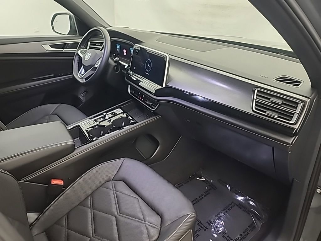 Used 2025 Volkswagen Atlas Cross Sport SE image 13