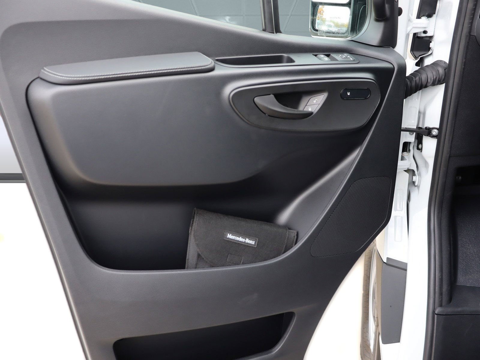 Used 2025 Mercedes-Benz Sprinter 2500 image 33