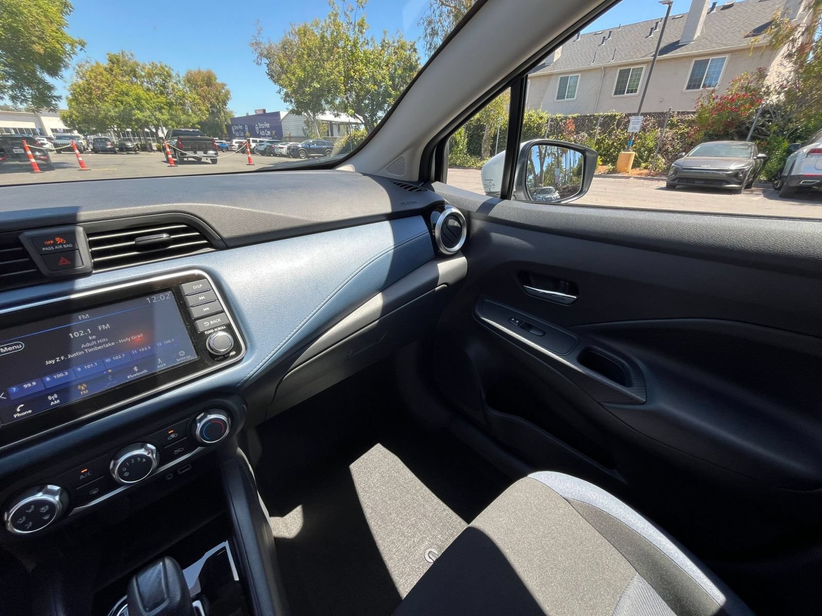 Used 2025 Nissan Versa SV FWD image 33