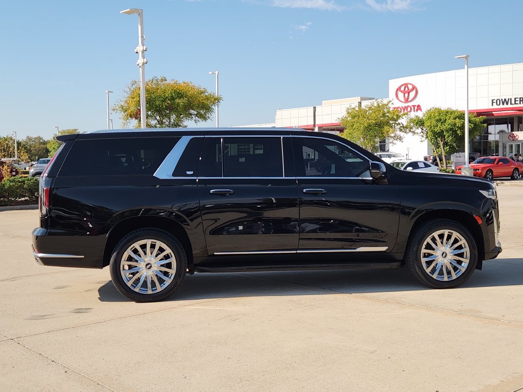 Used 2024 Cadillac Escalade ESV Premium Luxury AWD/4WD image 4